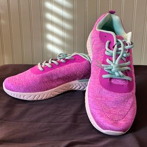 STQ Lightweight Lace Up Sneakers Shoes- Sz 8.5